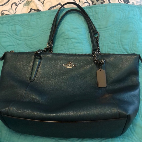 Coach Handbags - Like NEW gorgeous COACH pebbled leather tote